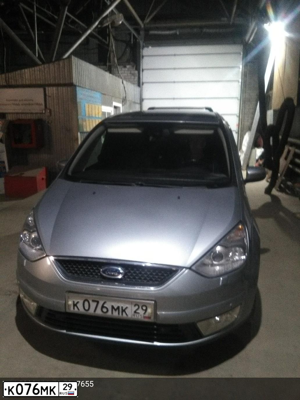 Фото автомобиля FORD GALAXY, 2009 — госномер К076МК29. Цвет: СЕРЫЙ