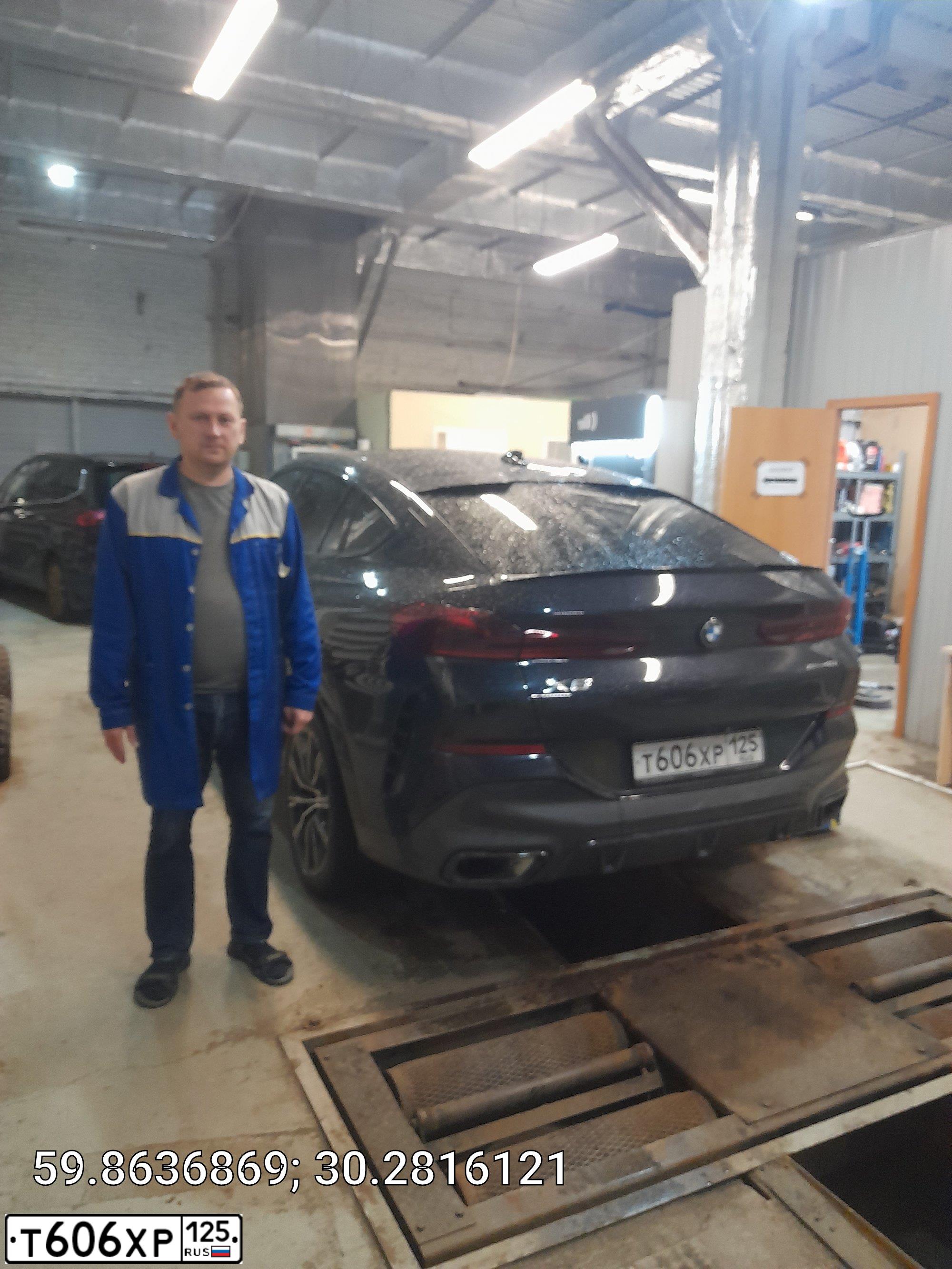Фото автомобиля BMW X6, 2020 — госномер Т606ХР125. Цвет: ЧЕРНЫЙ