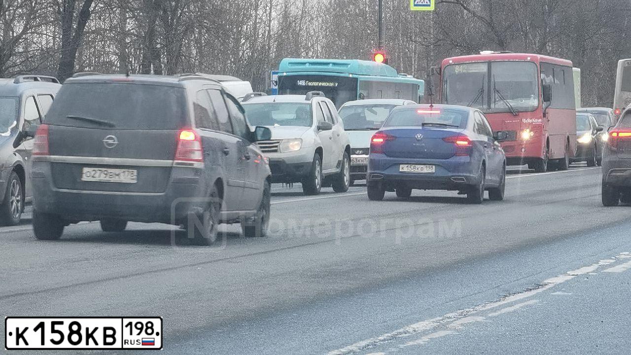 Фото автомобиля VOLKSWAGEN POLO, 2020 — госномер К158КВ198. Цвет: Сине-Черный