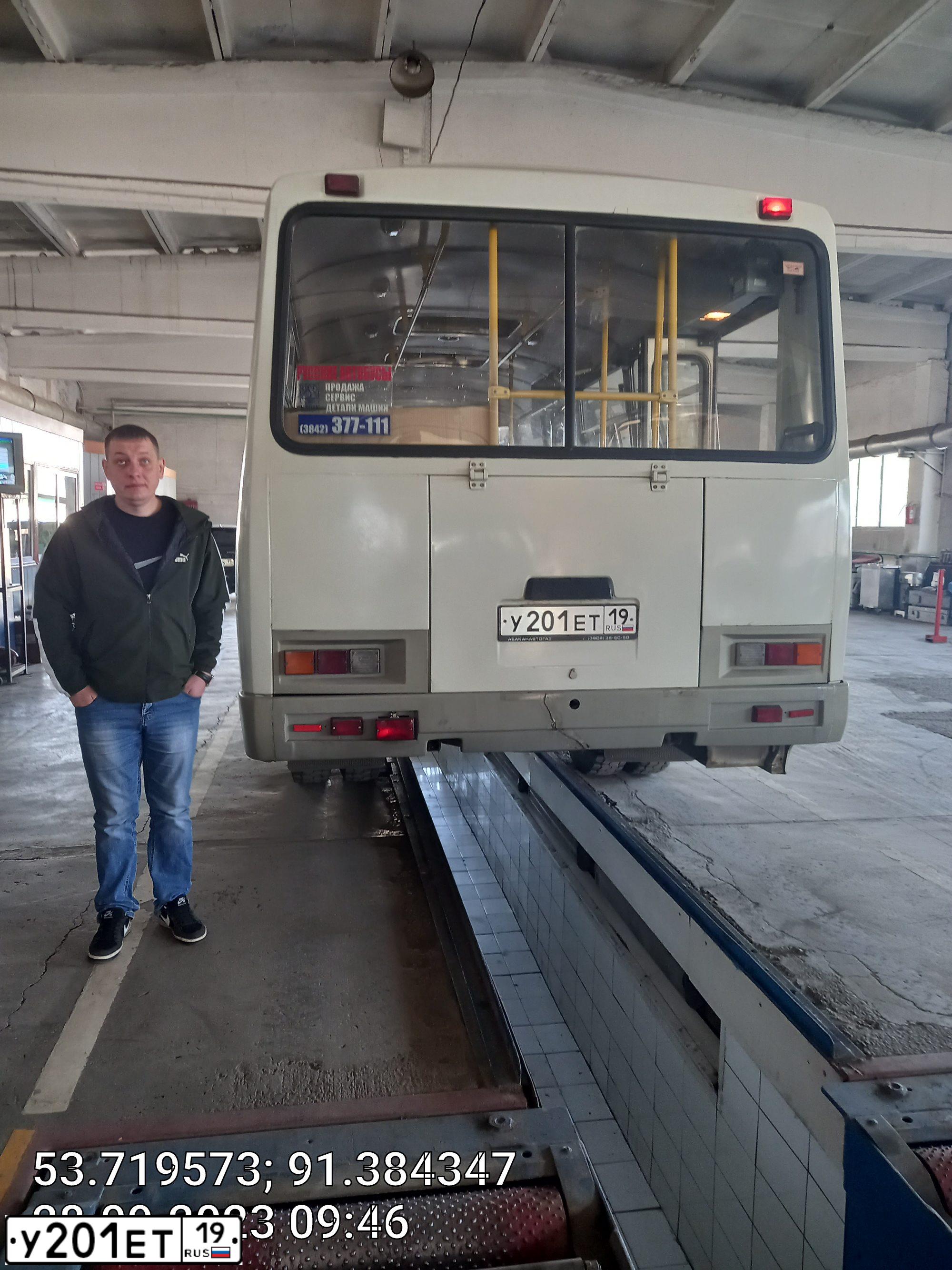 Фото автомобиля PAZ 3205, 2012 — госномер У201ЕТ19. Цвет: БЕЛЫЙ