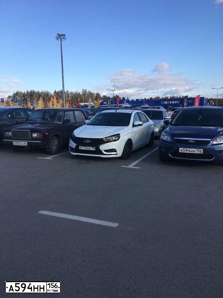 Фото автомобиля FORD FOCUS, 2008 — госномер В304НВ51. Цвет: синий