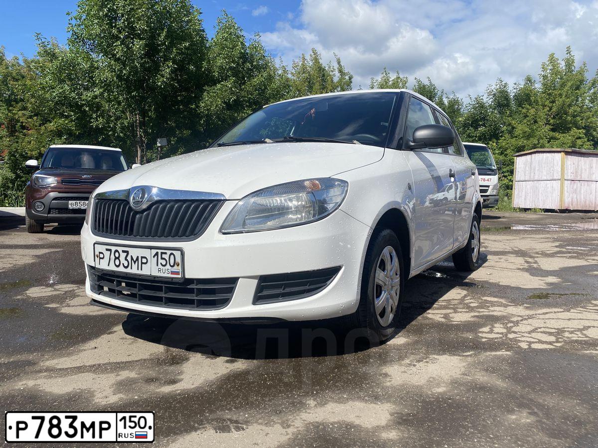 Фото автомобиля SKODA FABIA, 2012 — госномер О027ХС790. Цвет: Белый