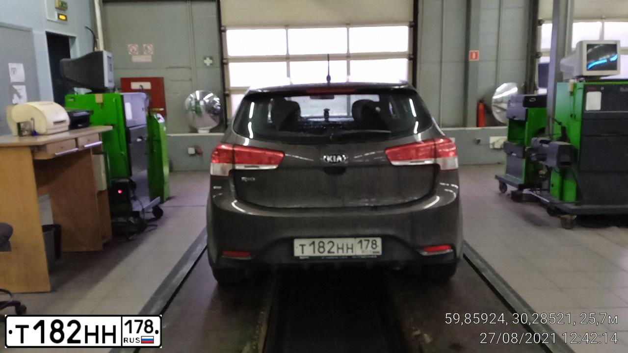 Фото автомобиля KIA RIO, 2015 — госномер Т182НН178. Цвет: КОРИЧНЕВЫЙ