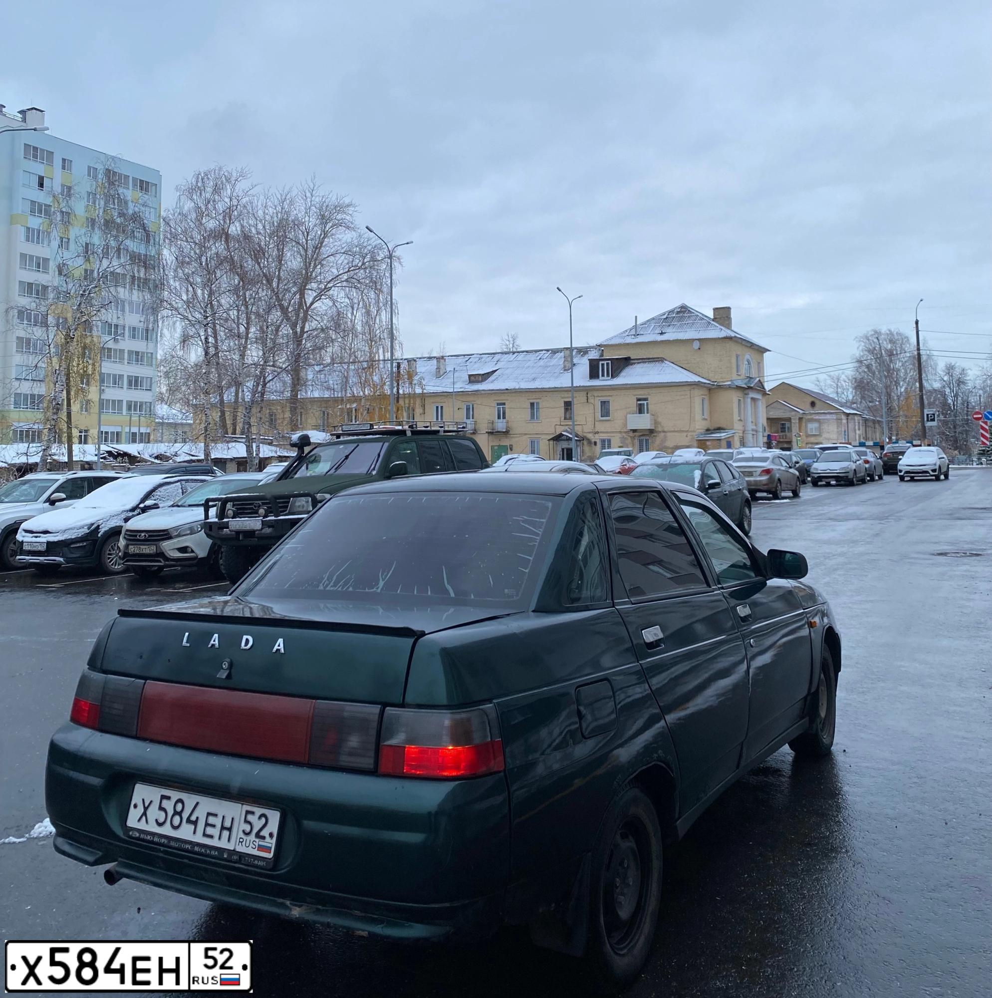 Фото автомобиля LADA 2110 LADA, 2004 — госномер Х584ЕН52. Цвет: ТЕМНО-ЗЕЛЕНЫЙ