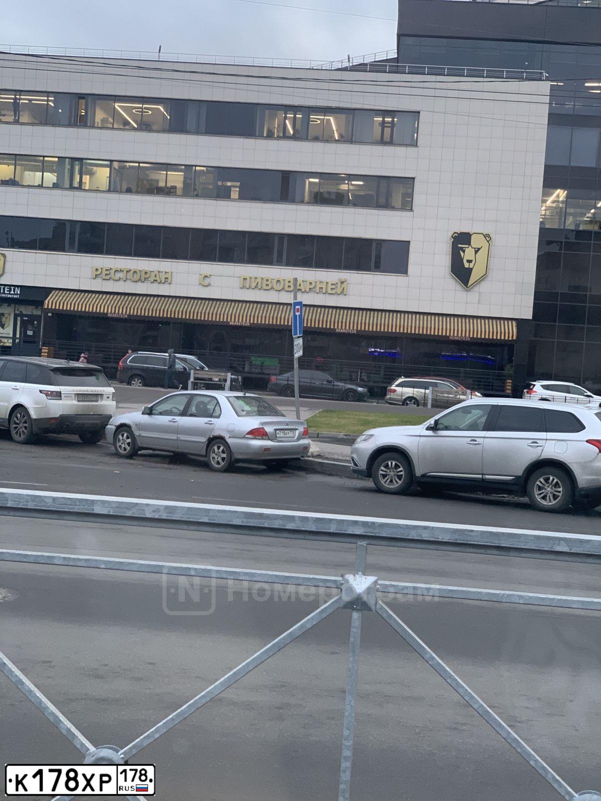 Фото автомобиля AUDI Q3, 2013 — госномер С556КР790. Цвет: Белый