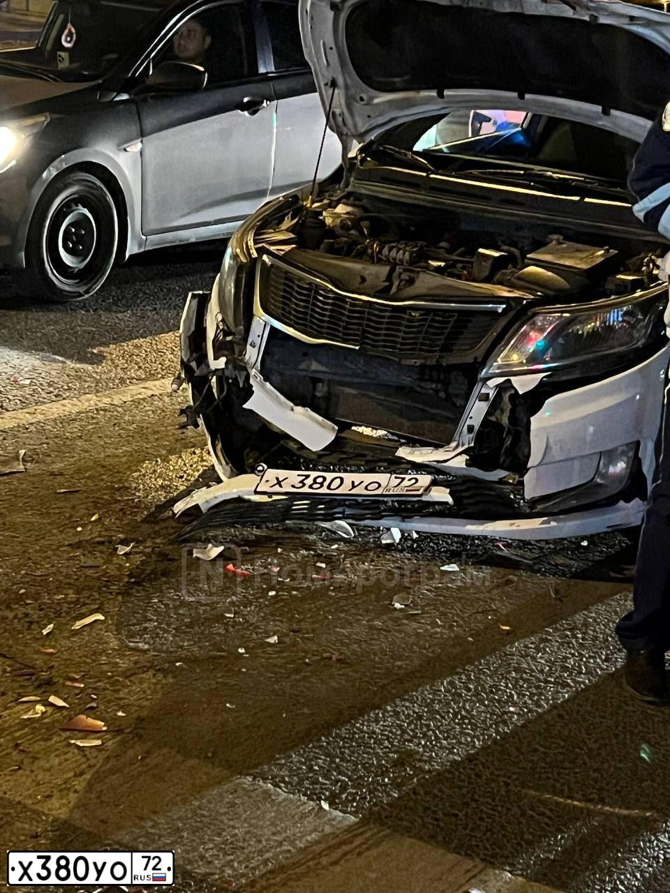 Фото автомобиля KIA RIO, 2014 — госномер Х380УО72. Цвет: Белый