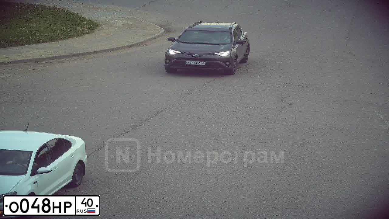 Фото автомобиля RENAULT LOGAN, 2018 — госномер О048НР40. Цвет: СВЕТЛО-СИНИЙ