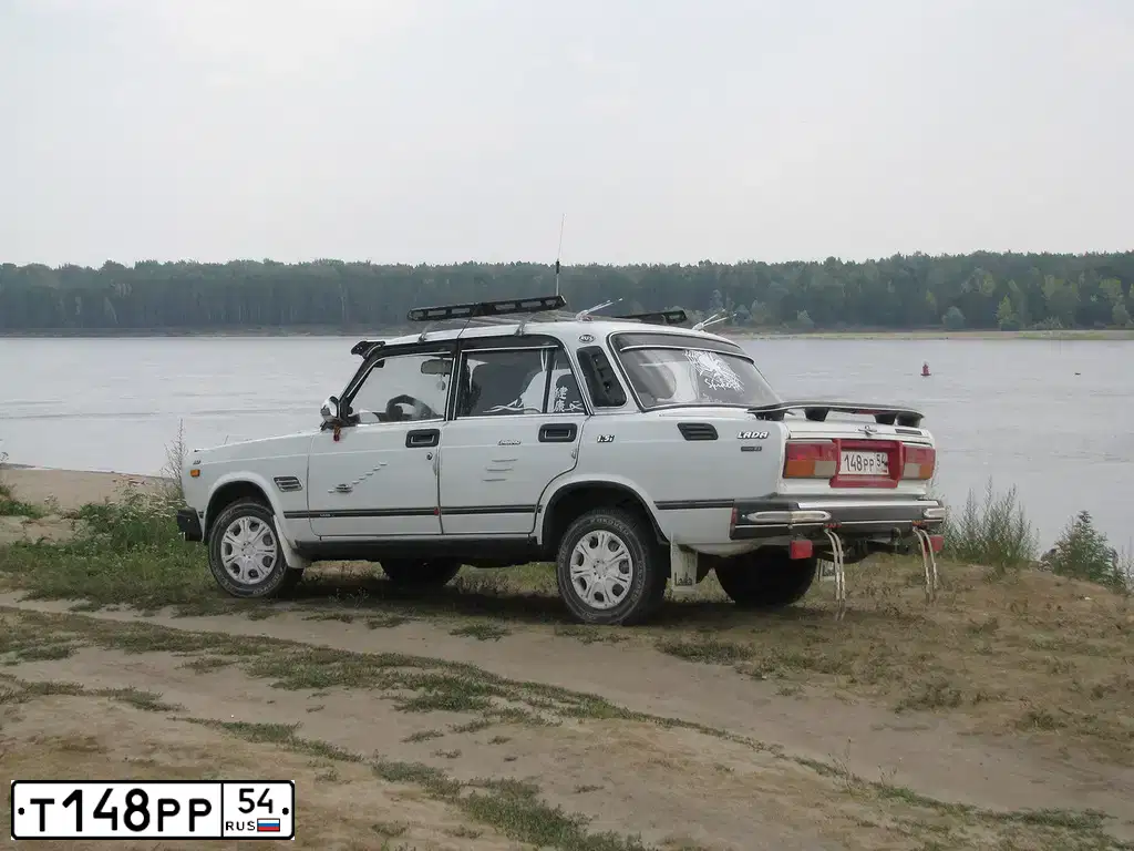 Фото автомобиля ВАЗ21070, 2004 — госномер Т148РР54. Цвет: ЯРКО-БЕЛЫЙ
