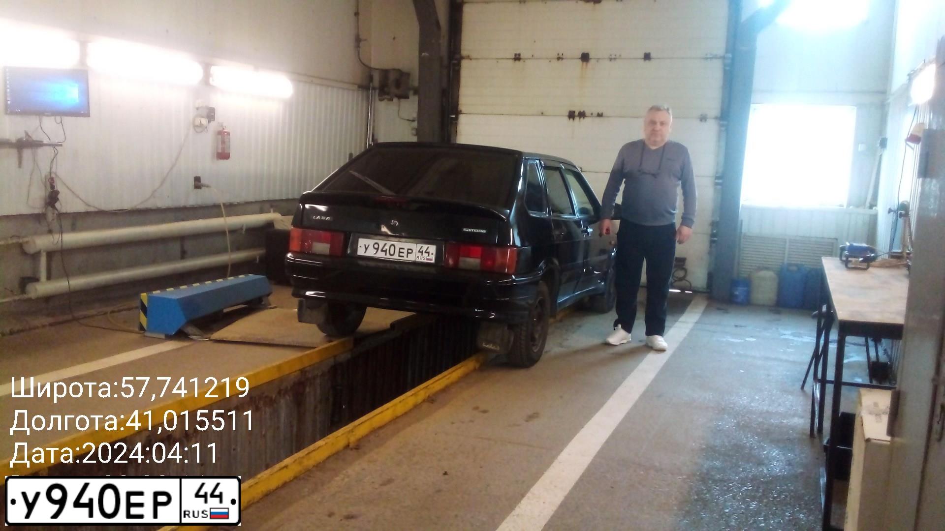 Фото автомобиля LADA 2114 SAMARA, 2010 — госномер У940ЕР44. Цвет: Сине-Черный