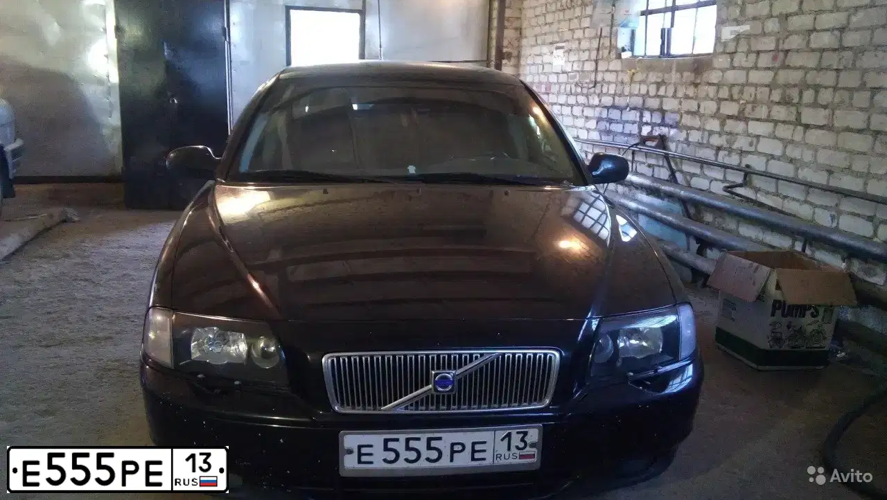 Фото автомобиля VOLVO S80, 2002 — госномер Е555РЕ13. Цвет: ЧЕРНЫЙ