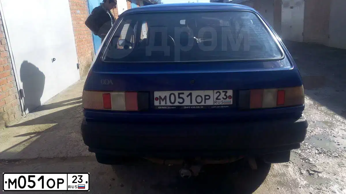 Фото автомобиля IZH 2126, 2002 — госномер М051ОР23. Цвет: СИНИЙ