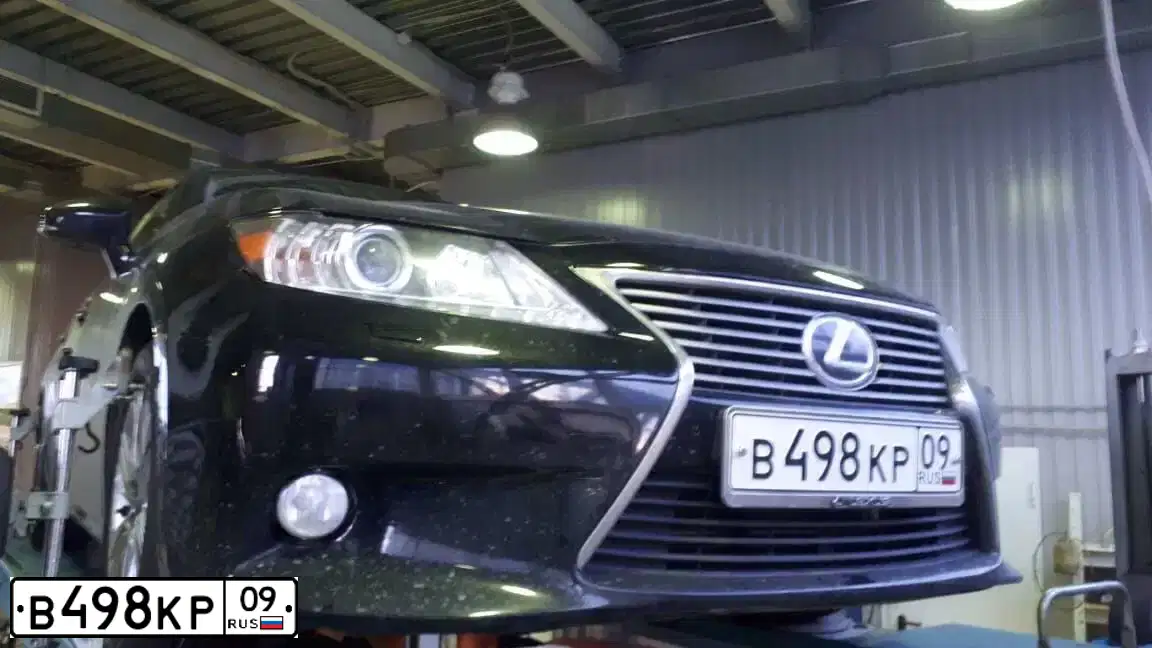 Фото автомобиля LEXUS ES250, 2012 — госномер У137АК58. Цвет: ЧЕРНЫЙ