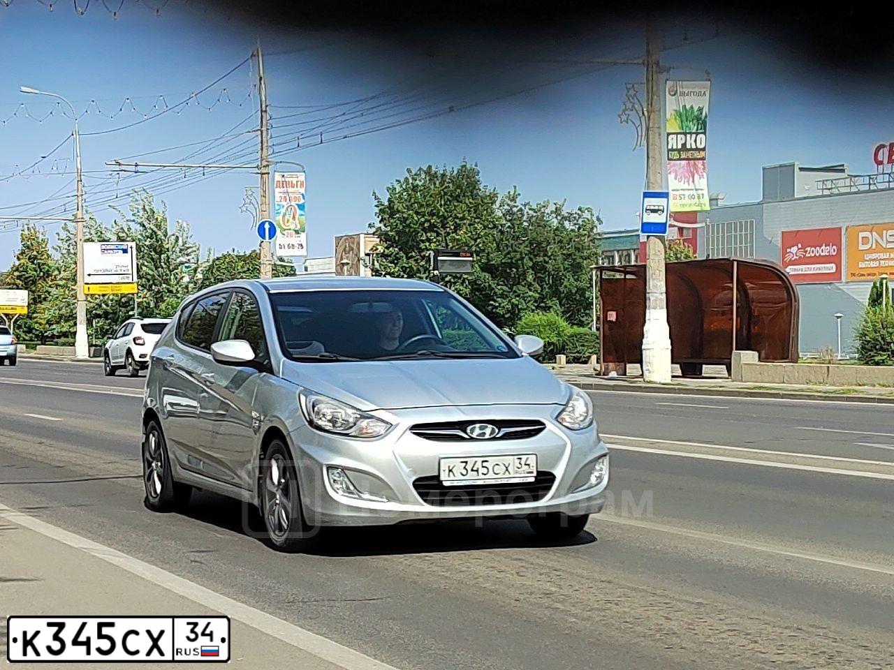 Фото автомобиля HYUNDAI SOLARIS, 2011 — госномер О645ММ126. Цвет: СЕРЕБРИСТЫЙ