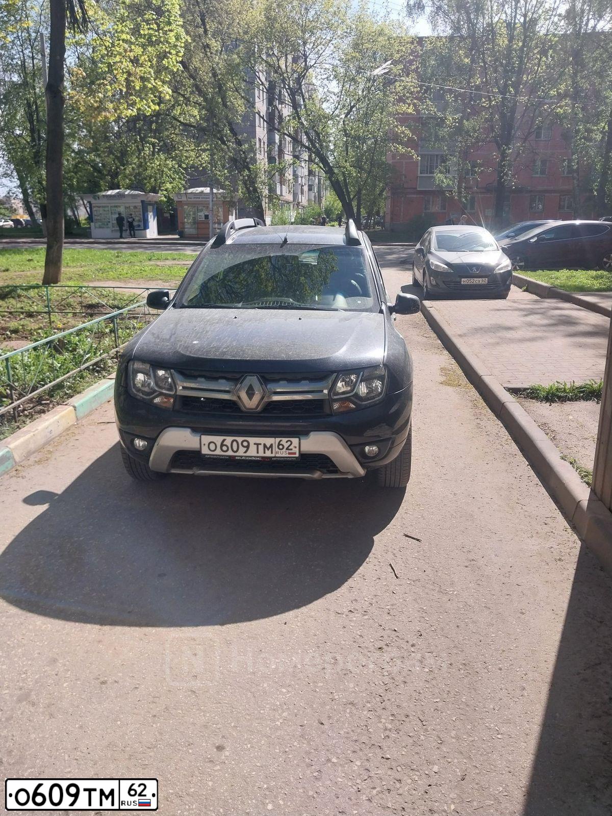 Фото автомобиля RENAULT DUSTER, 2018 — госномер О609ТМ62. Цвет: ЧЕРНЫЙ