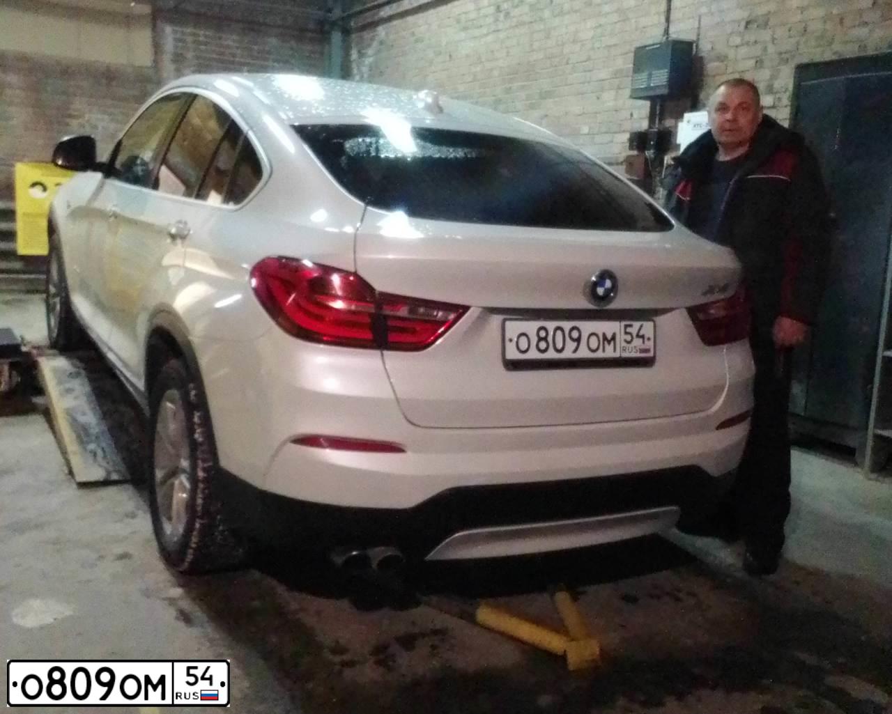 Фото автомобиля BMW X4, 2017 — госномер О809ОМ54. Цвет: БЕЛЫЙ МЕТАЛЛИК