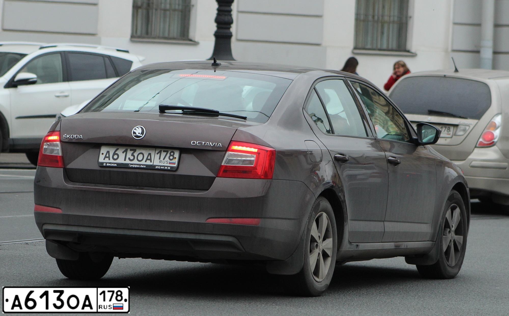 Фото автомобиля SKODA OCTAVIA, 2013 — госномер А613ОА178. Цвет: Коричневый