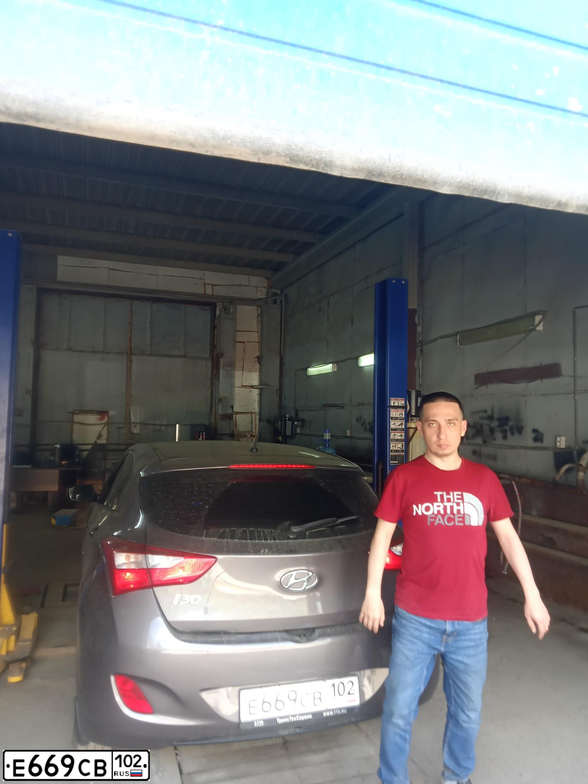 Фото автомобиля HYUNDAI I30, 2013 — госномер Е669СВ102. Цвет: КОРИЧНЕВЫЙ