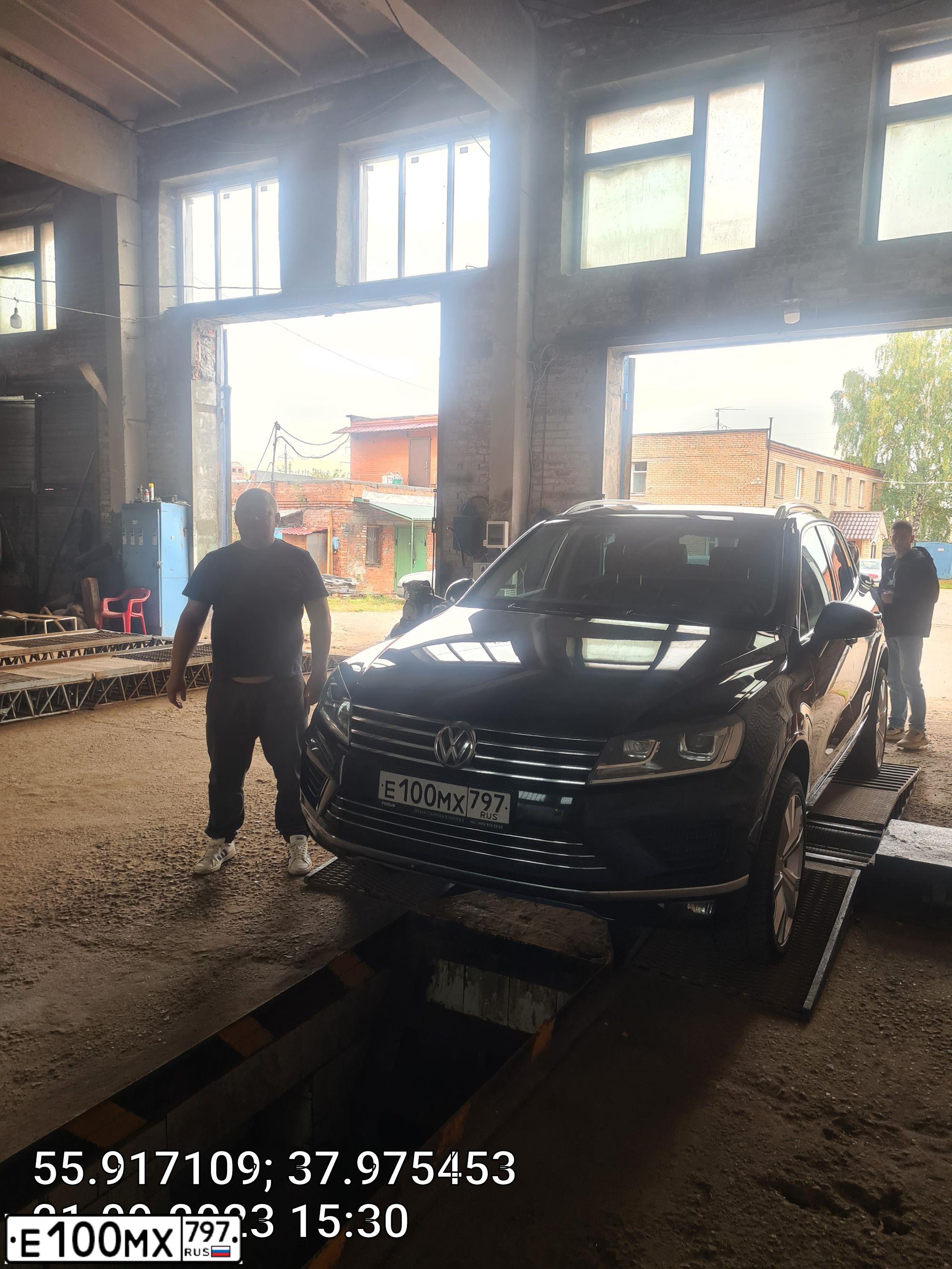 Фото автомобиля VOLKSWAGEN TOUAREG, 2016 — госномер Е290ТК790