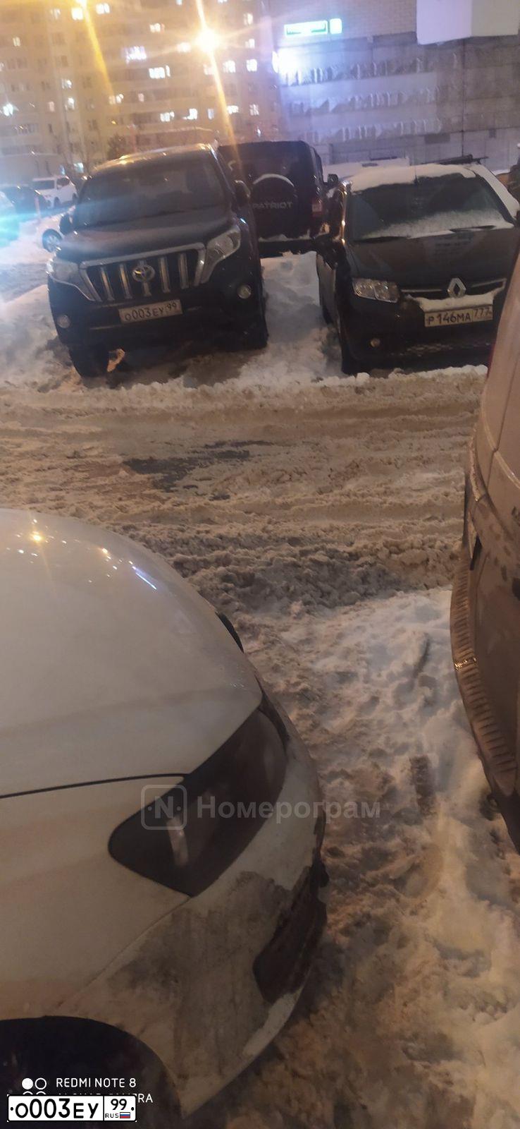 Фото автомобиля TOYOTA LANDCRUISER, 2014 — госномер О003ЕУ99. Цвет: ЧЕРНЫЙ