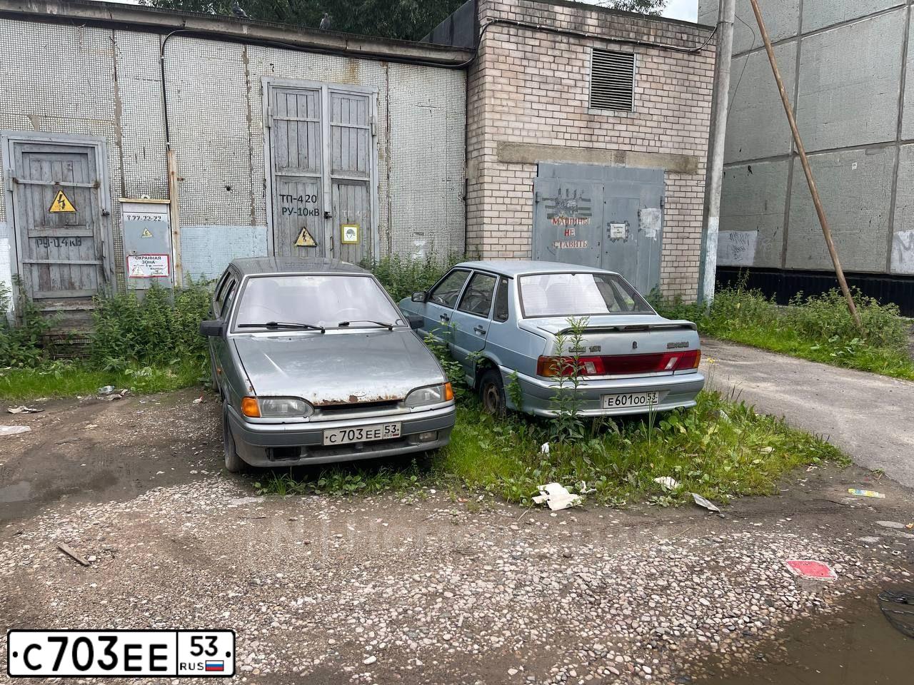 Фото автомобиля LADA 2114 SAMARA, 2005 — госномер С703ЕЕ53. Цвет: СЕРО-ЗЕЛЕНЫЙ