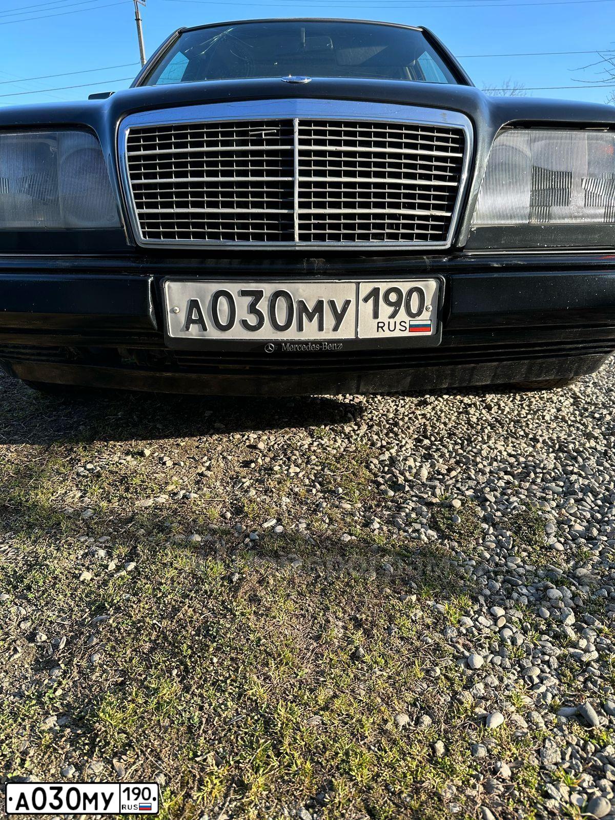 Фото автомобиля MERCEDES E-KLASSE, 1989 — госномер А030МУ190. Цвет: ЧЕРНЫЙ