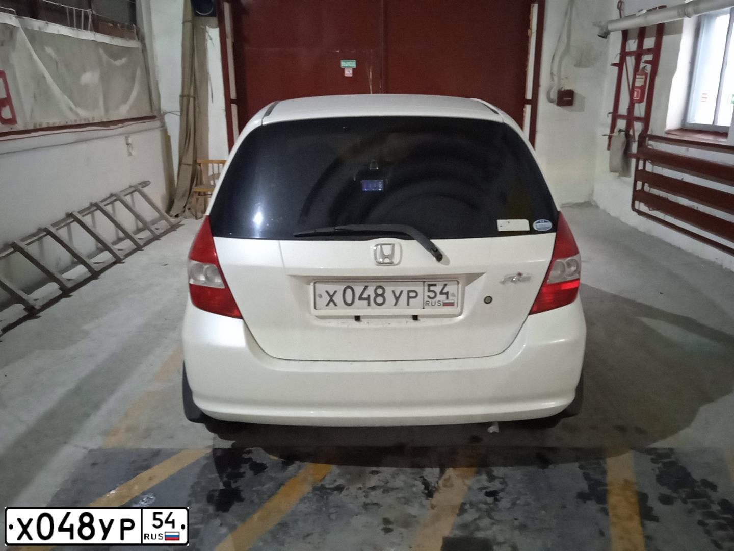Фото автомобиля HONDA FIT, 2002 — госномер Х048УР54