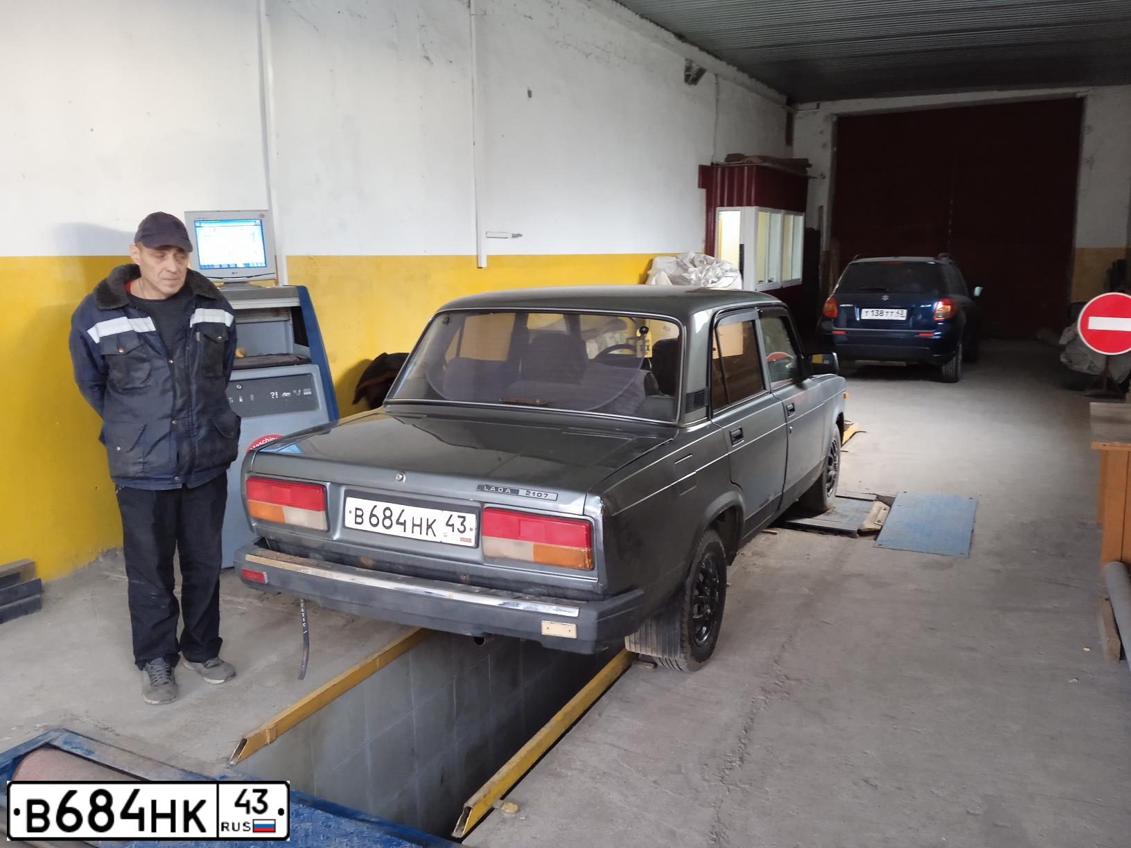 Фото автомобиля LADA 2107, 2010 — госномер В277УО43. Цвет: СРЕДНИЙ СЕРО-ЗЕЛЕНЫЙ МЕТ.