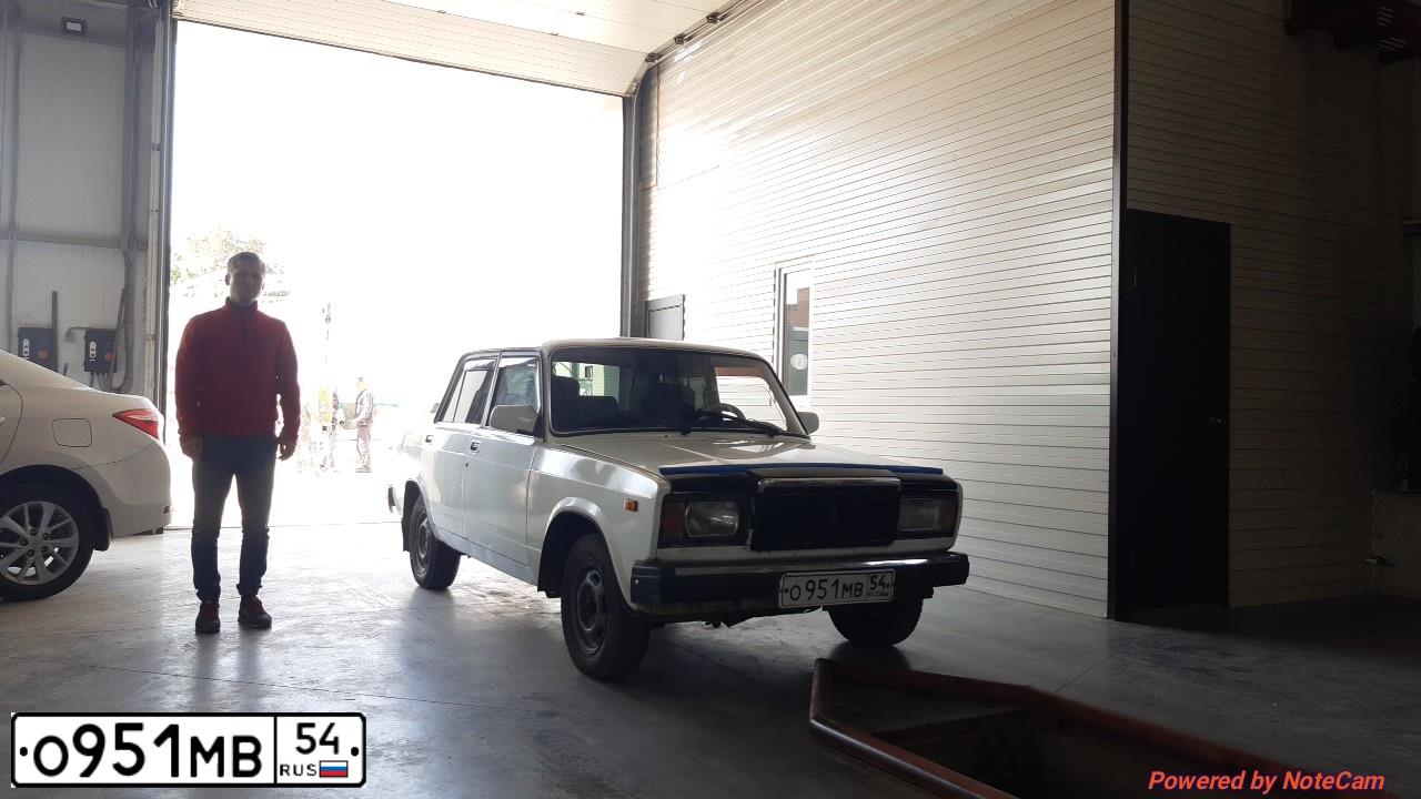 Фото автомобиля VAZ 2107 LADA, 2004 — госномер О951МВ54. Цвет: ЯРКО БЕЛЫЙ