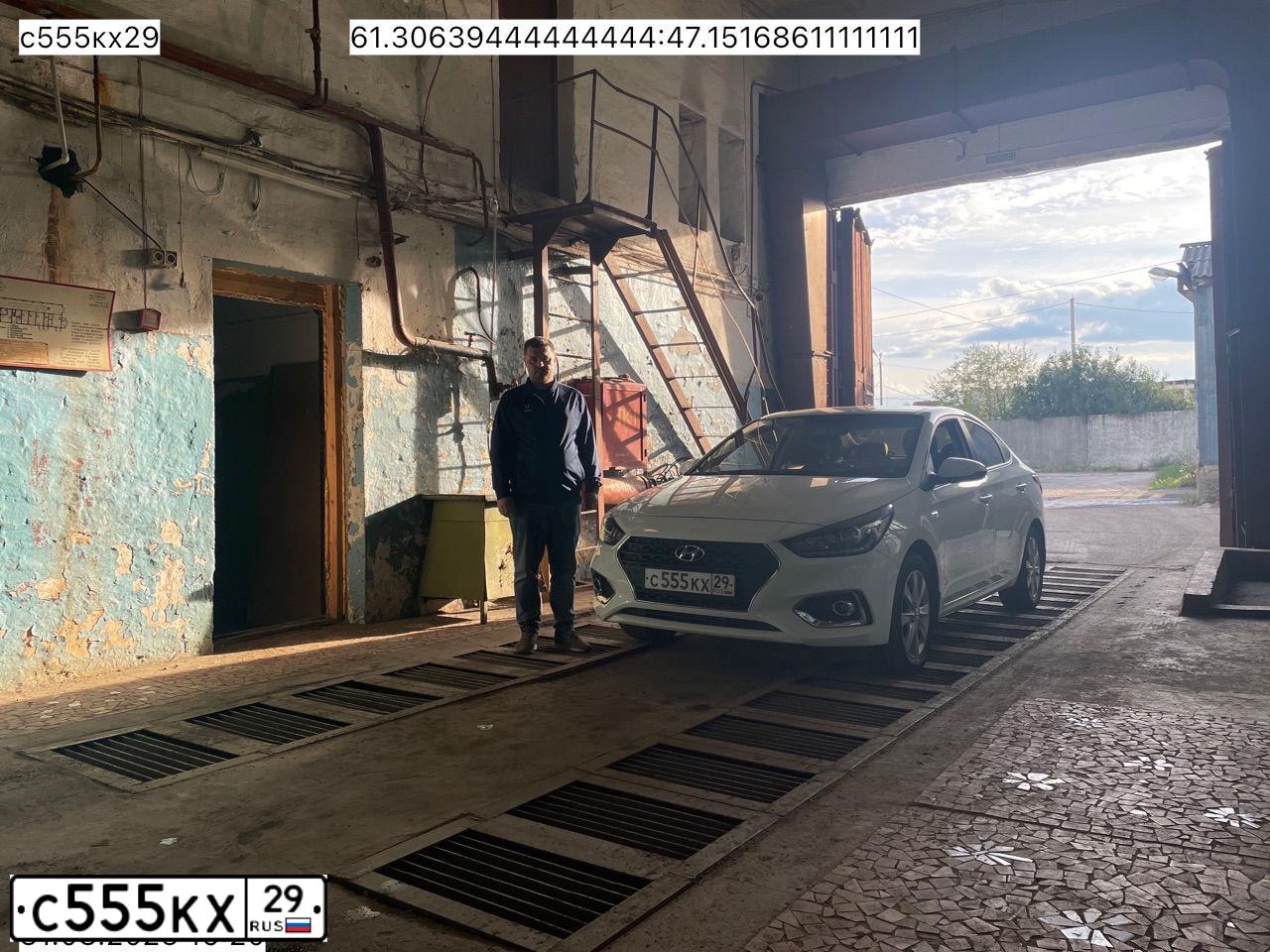 Фото автомобиля LEXUS RX, 2005 — госномер О999ВЕ21. Цвет: ЧЕРНЫЙ