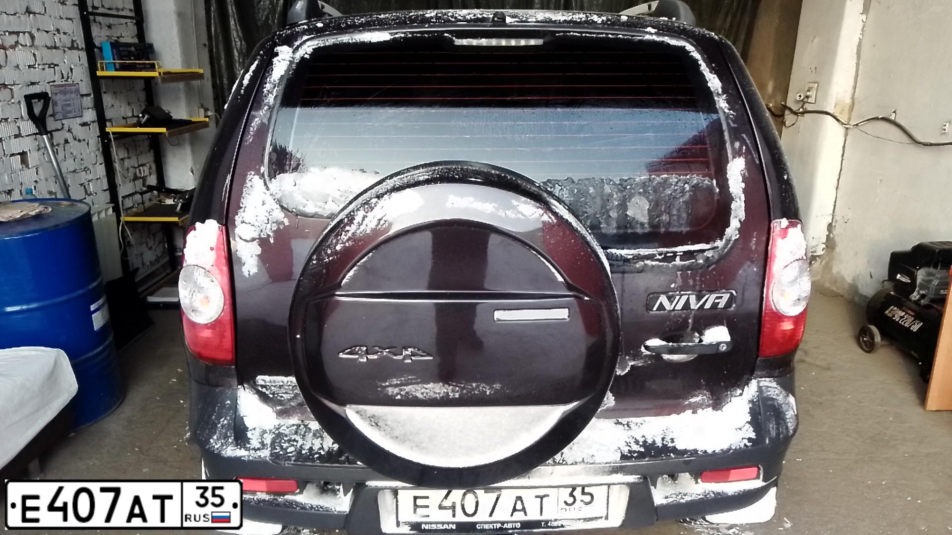 Фото автомобиля CHEVROLET NIVA, 2013 — госномер У744ОР76. Цвет: КОРИЧНЕВЫЙ