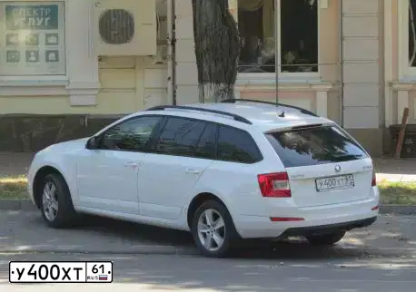 Фото автомобиля SKODA FABIA, 2013 — госномер У400ХТ61. Цвет: Белый