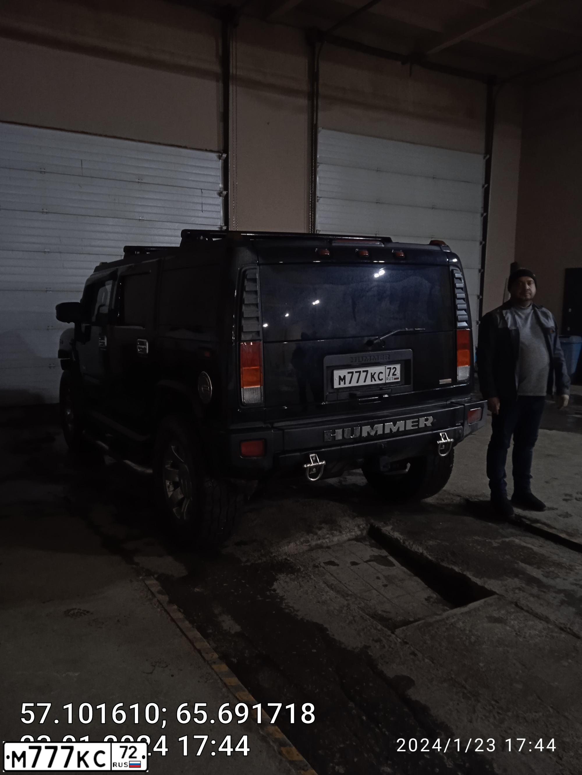 Фото автомобиля HUMMER H2, 2008 — госномер М777КС72. Цвет: ЧЕРНЫЙ
