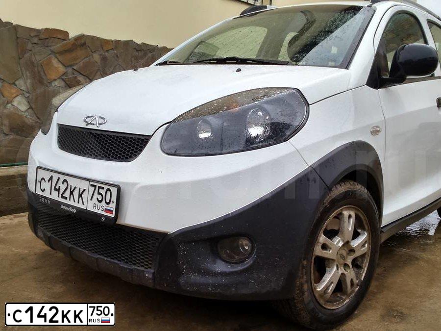 Фото автомобиля CHERY INDIS /S18/, 2013 — госномер С142КК750. Цвет: Белый