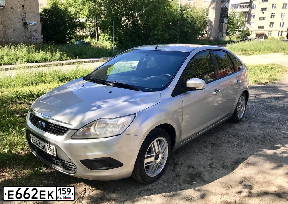 Фото автомобиля FORD FOCUS, 2010 — госномер Е662ЕК159. Цвет: СЕРЕБРИСТЫЙ