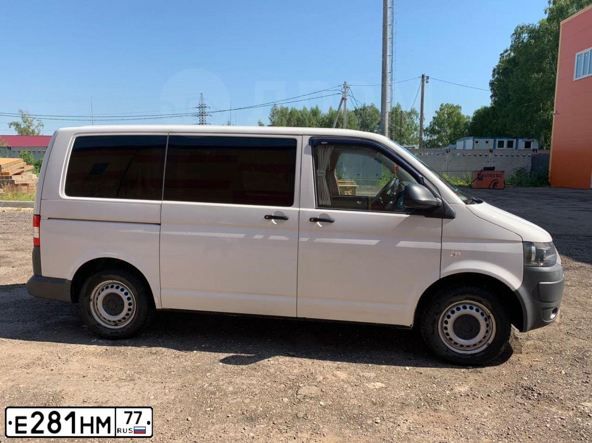 Фото автомобиля VOLKSWAGEN TRANSPORTER, 2013 — госномер В288КХ977. Цвет: Белый