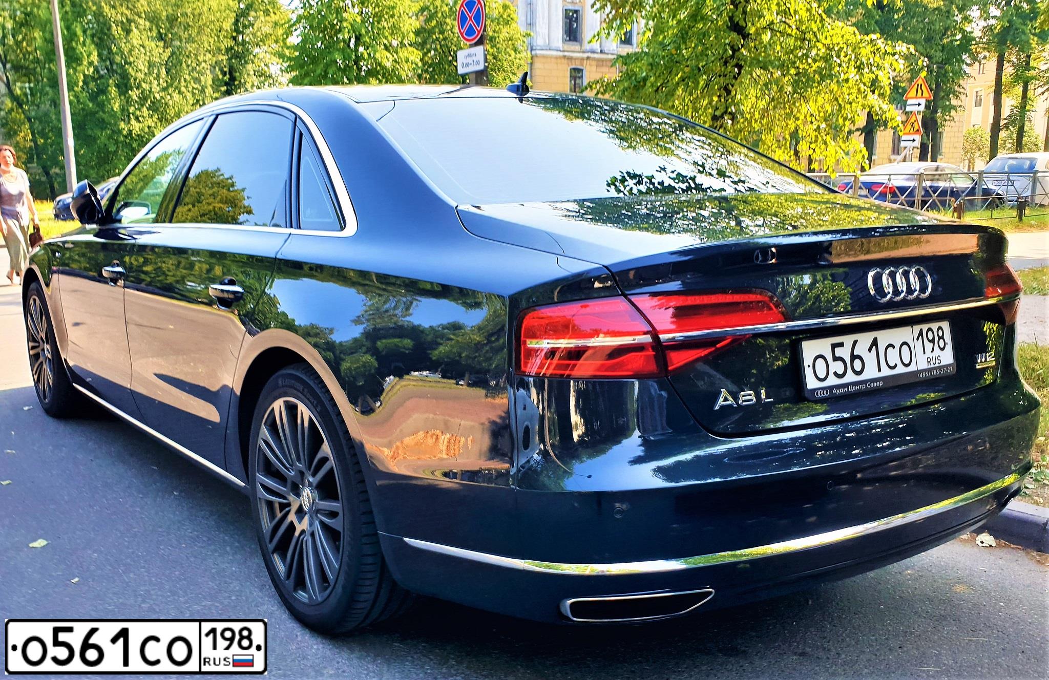 Фото автомобиля AUDI A8, 2013 — госномер О561СО198. Цвет: ЧЕРНО-СИНИЙ