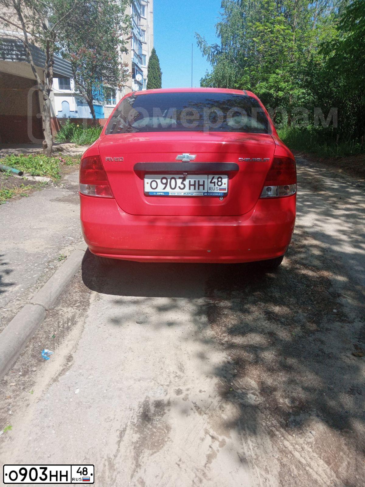 Фото автомобиля CHEVROLET AVEO, 2005 — госномер О903НН48. Цвет: Красный