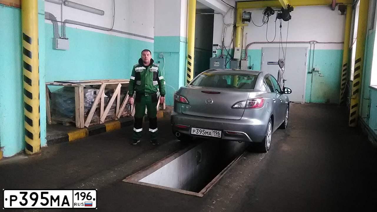 Фото автомобиля MAZDA 3, 2011 — госномер Р395МА196. Цвет: СВЕТЛО-СЕРЫЙ
