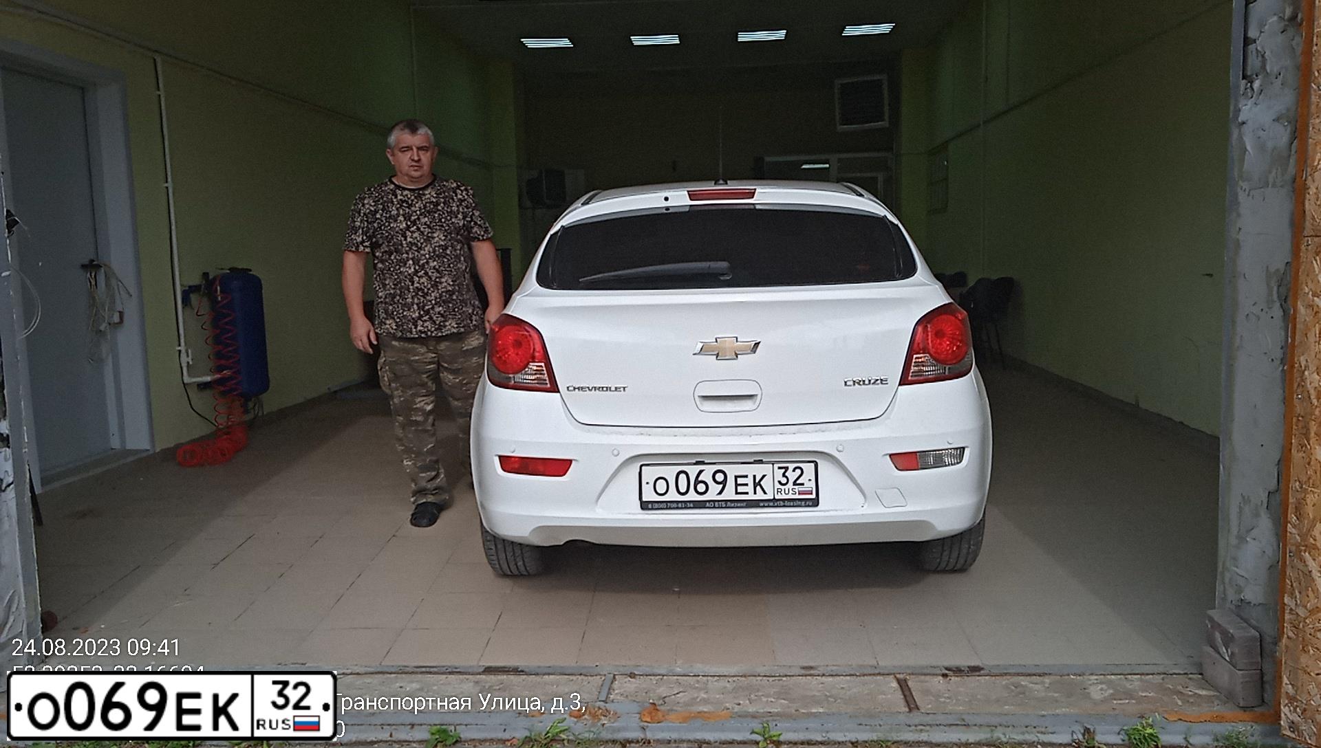 Фото автомобиля CHEVROLET CRUZE, 2012 — госномер О069ЕК32. Цвет: Белый