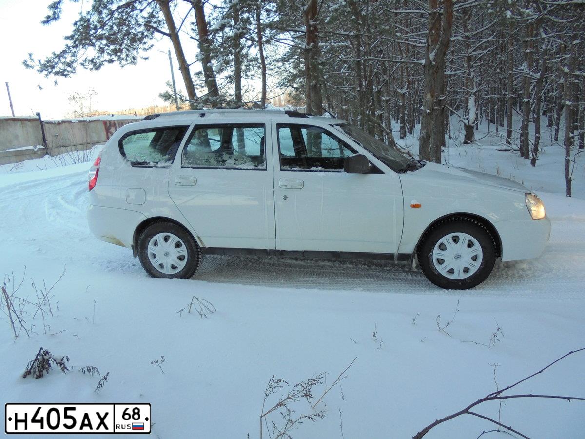 Фото автомобиля LADA 2171 PRIORA, 2012 — госномер У679ОО48. Цвет: Белый