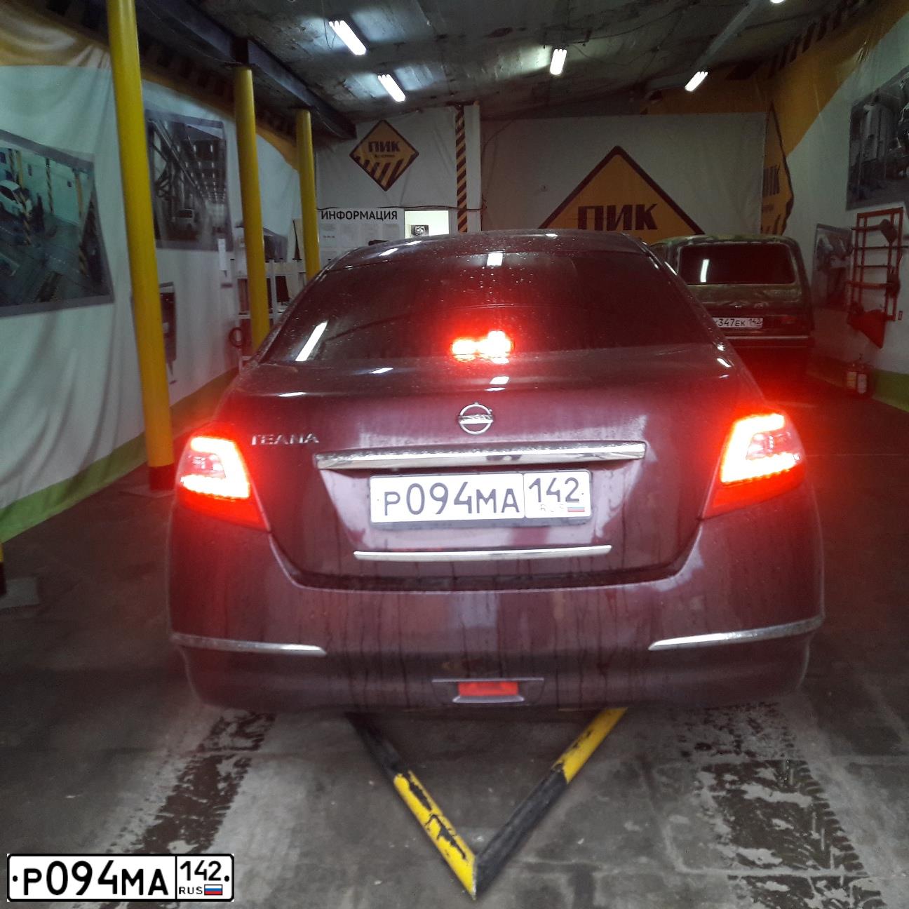 Фото автомобиля NISSAN TEANA, 2012 — госномер Р094МА142. Цвет: ТЕМНО-БОРДОВЫЙ