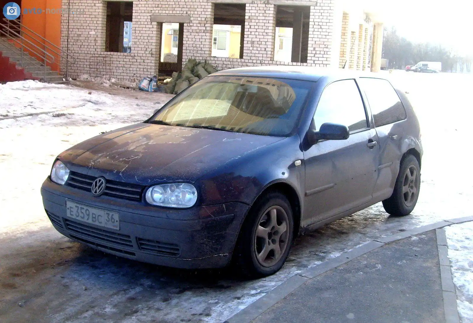 Фото автомобиля VOLKSWAGEN GOLF, 1999 — госномер Р918УМ177. Цвет: ТЕМНО-СИНИЙ