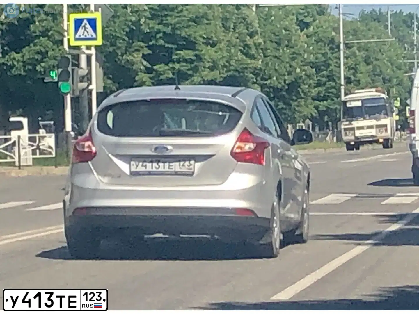 Фото автомобиля FORD FOCUS, 2011 — госномер Е498ВТ193. Цвет: СЕРЕБРИСТЫЙ