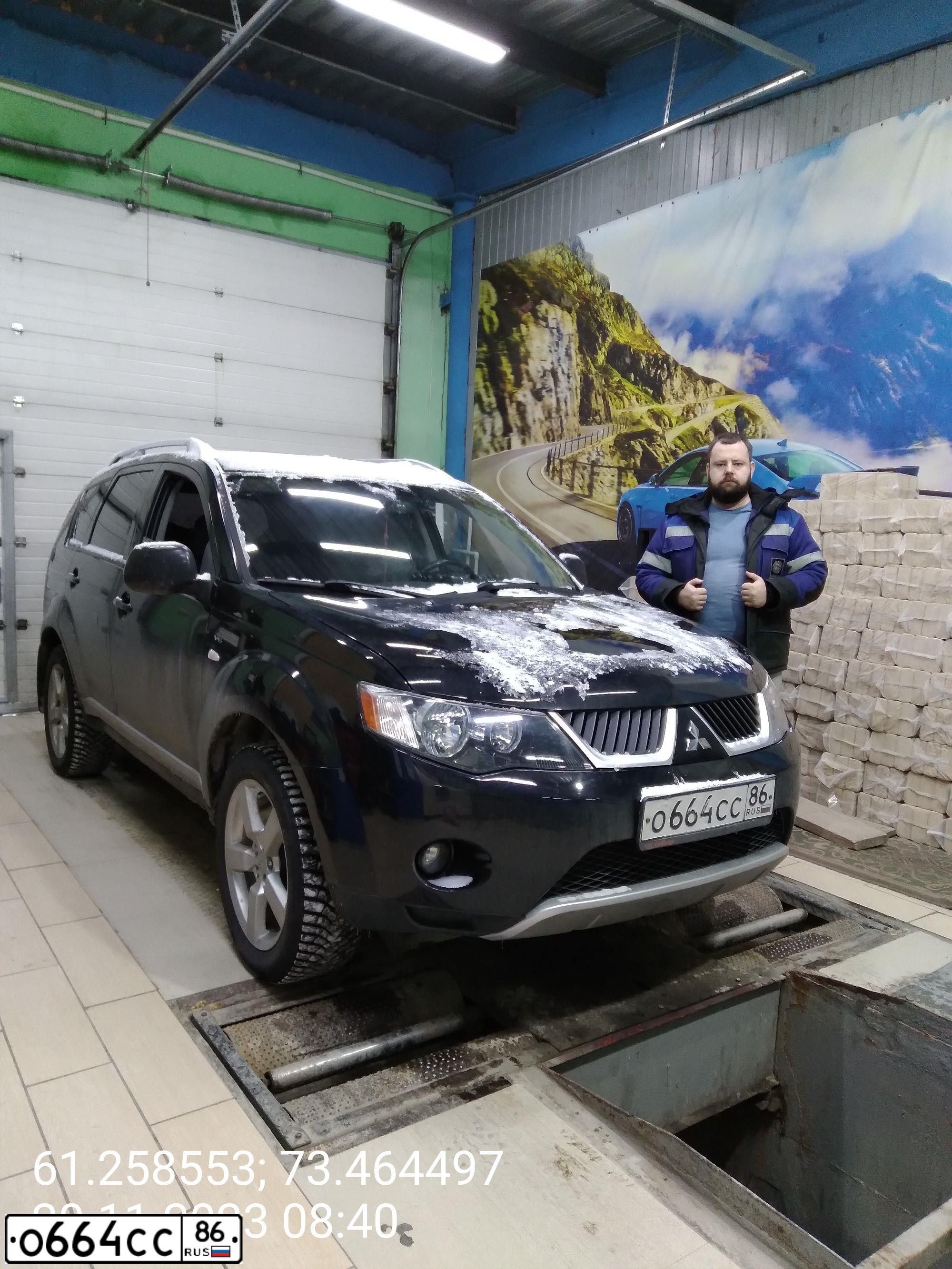 Фото автомобиля MITSUBISHI OUTLANDER, 2008 — госномер О664СС86. Цвет: ЧЕРНЫЙ