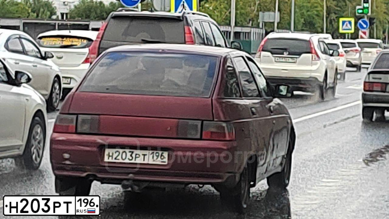 Фото автомобиля LADA 2112, 2005 — госномер Н203РТ196. Цвет: ТЕМНО-МАЛИНОВЫЙ