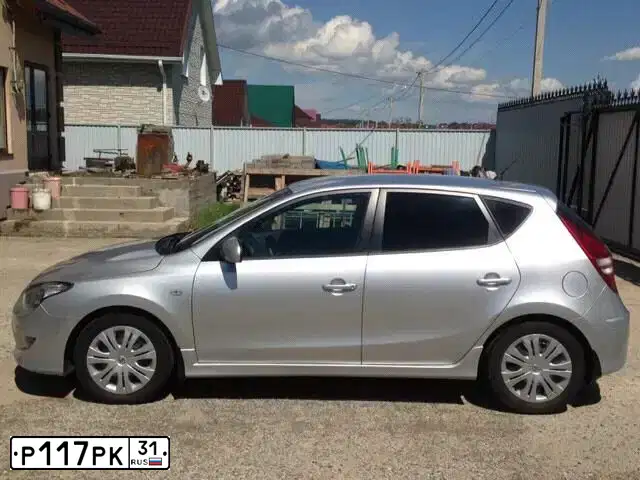 Фото автомобиля HYUNDAI I30, 2011 — госномер А566НО14. Цвет: СВЕТЛО-СЕРЫЙ