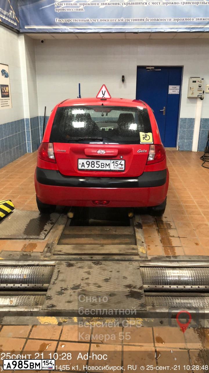 Фото автомобиля HYUNDAI GETZ, 2006 — госномер А985ВМ154. Цвет: Красный