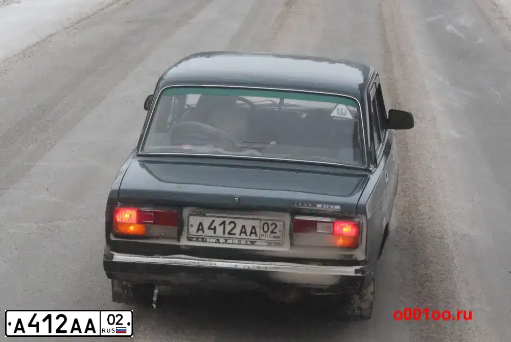 Фото автомобиля LADA 2107 LADA, 2006 — госномер А412АА02. Цвет: сине-зеленый