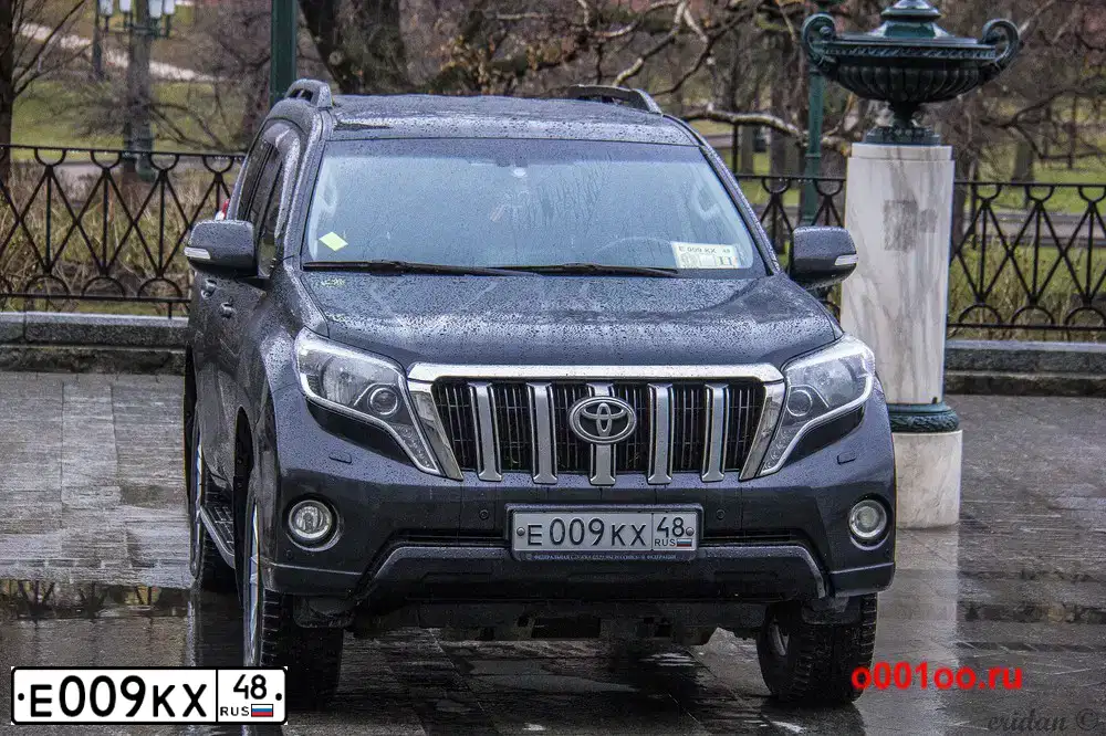 Фото автомобиля LADA 2131 NIVA, 2007 — госномер М009ТС48. Цвет: СВЕТЛО СЕРЕБРИСТЫЙ МЕТАЛЛ