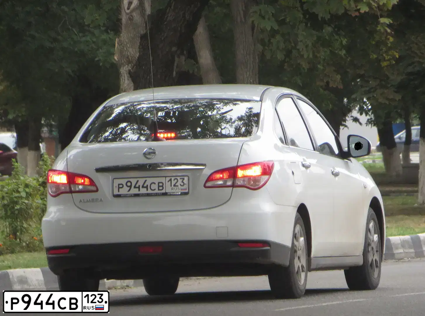 Фото автомобиля NISSAN ALMERA /AVTOVAZ/, 2014 — госномер Р944СВ123. Цвет: Белый